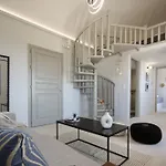 Airy Santorini Daire Oia