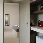 Daire Airy Santorini Oia