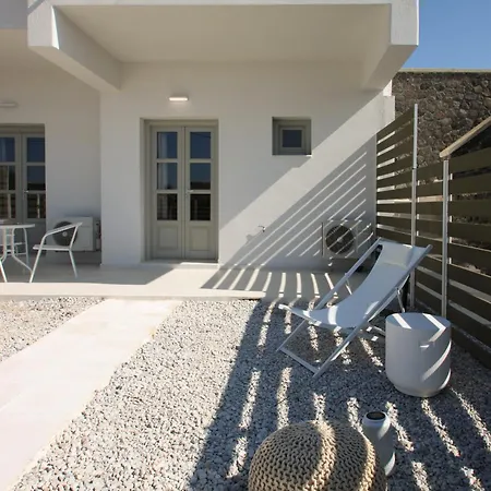 Airy Santorini Oia