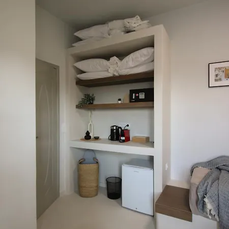 Airy Santorini *
