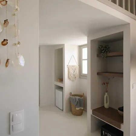 Airy Oia (Santorini)