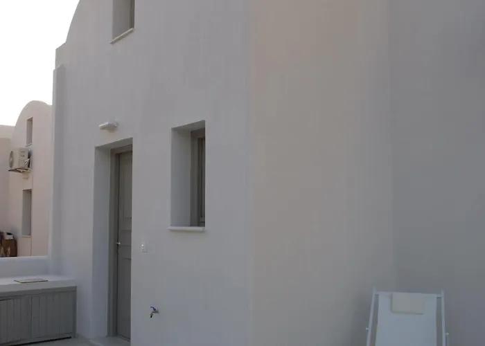 Airy Santorini