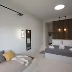 Airy Santorini *