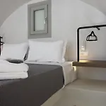 Airy Santorini Oia