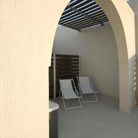 Airy Santorini *